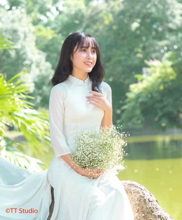 ảnh áo dài trắng truyền thống
