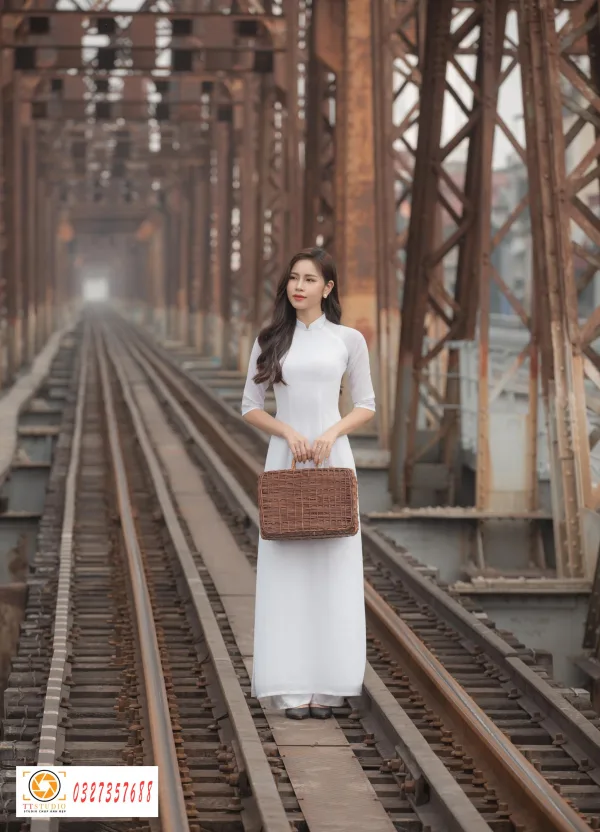 Chụp ảnh áo dài cầu long biên