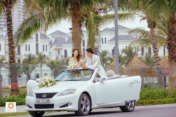 Ảnh cưới hiện đại với xe Mui Trần
