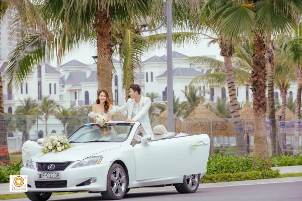 Ảnh cưới hiện đại với xe Mui Trần
