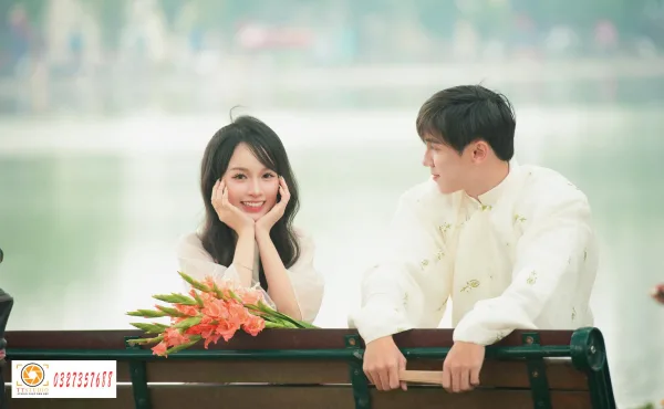 Ảnh tết couple hồ gươm