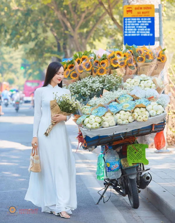 Hình ảnh xe hoa mùa thu Hà Nội