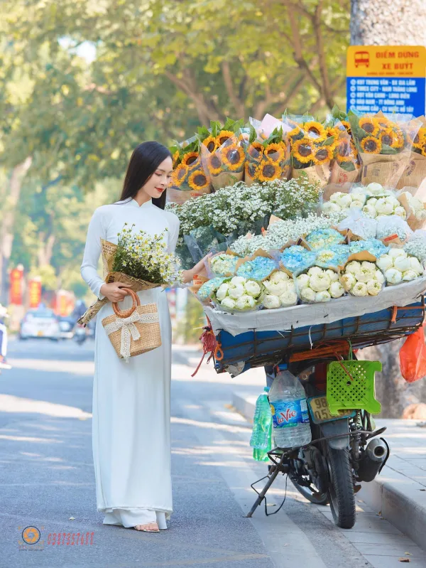 Hình ảnh xe hoa mùa thu Hà Nội