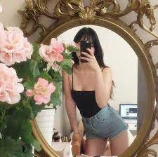 Chụp ảnh trước gương 
