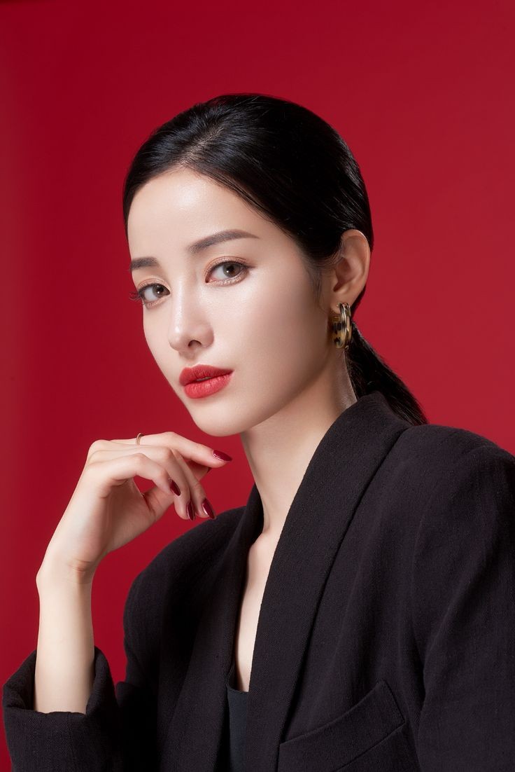 tạo dáng chụp ảnh nữ doanh nhân
